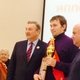 Владислав Третьяк награждает победителя Большого Сибирского круга