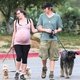 Прогулки с собаками помогали Милле держать себя в форме даже во время беременности (на фото она с мужем Полом АНДЕРСЕНОМ)