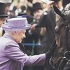  Королева Елизавета II введена в Зал славы английских скачек 