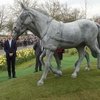 Королева открыла памятник лошадям 