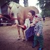 Эвелина Бледанс познакомила сына Семена с лошадьми