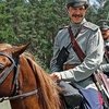 Маковецкий, Ефремов и Яценко учатся скакать на лошадях