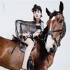 Модель, её семья и любимая лошадь в новой рекламной кампании Lanvin
