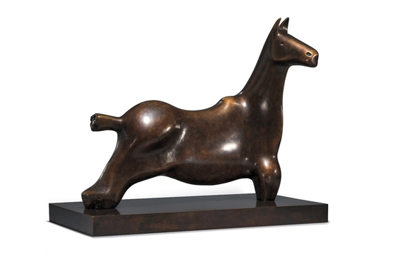 Бронзовая лошадь за 50 млн рублей на аукционе в Гонконге 
